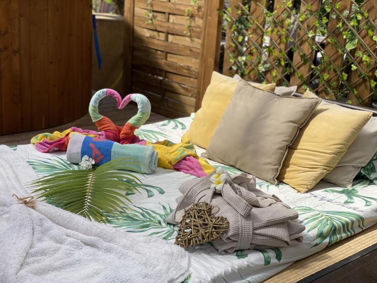 Lykke Suite Spa Sauna Piscina Y Jardin Buzanada ภายนอก รูปภาพ