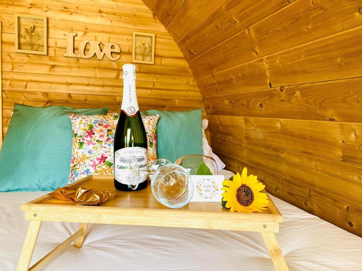Lykke Suite Spa Sauna Piscina Y Jardin Buzanada ภายนอก รูปภาพ